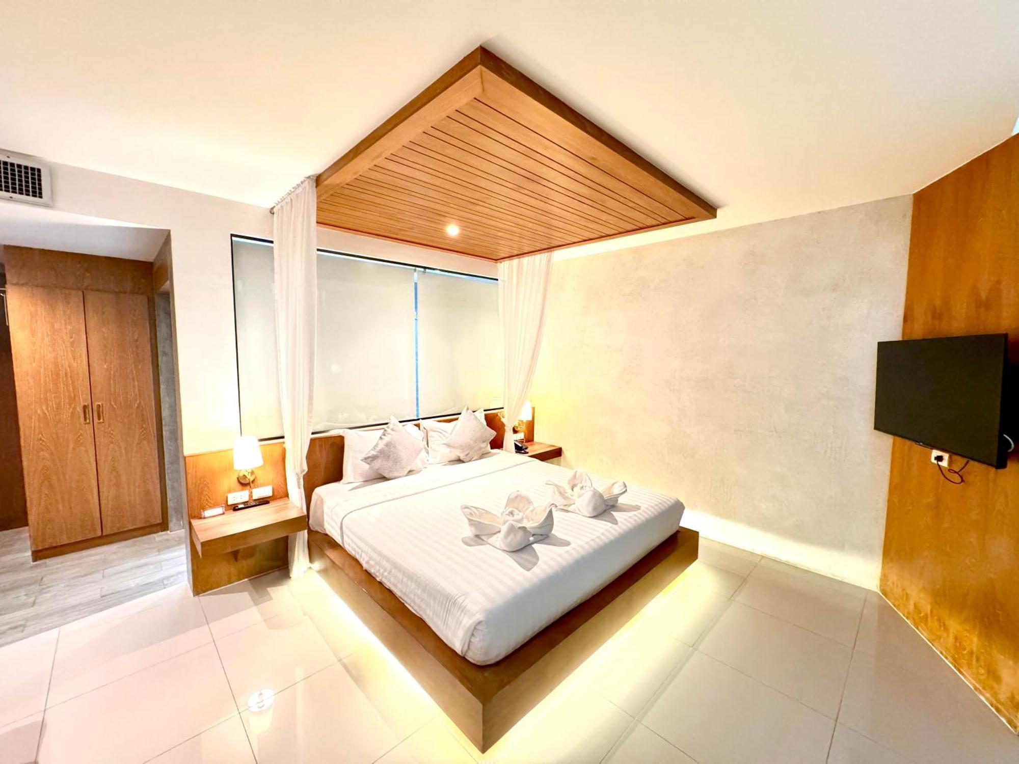 De Coze Hotel Patong Exterior photo