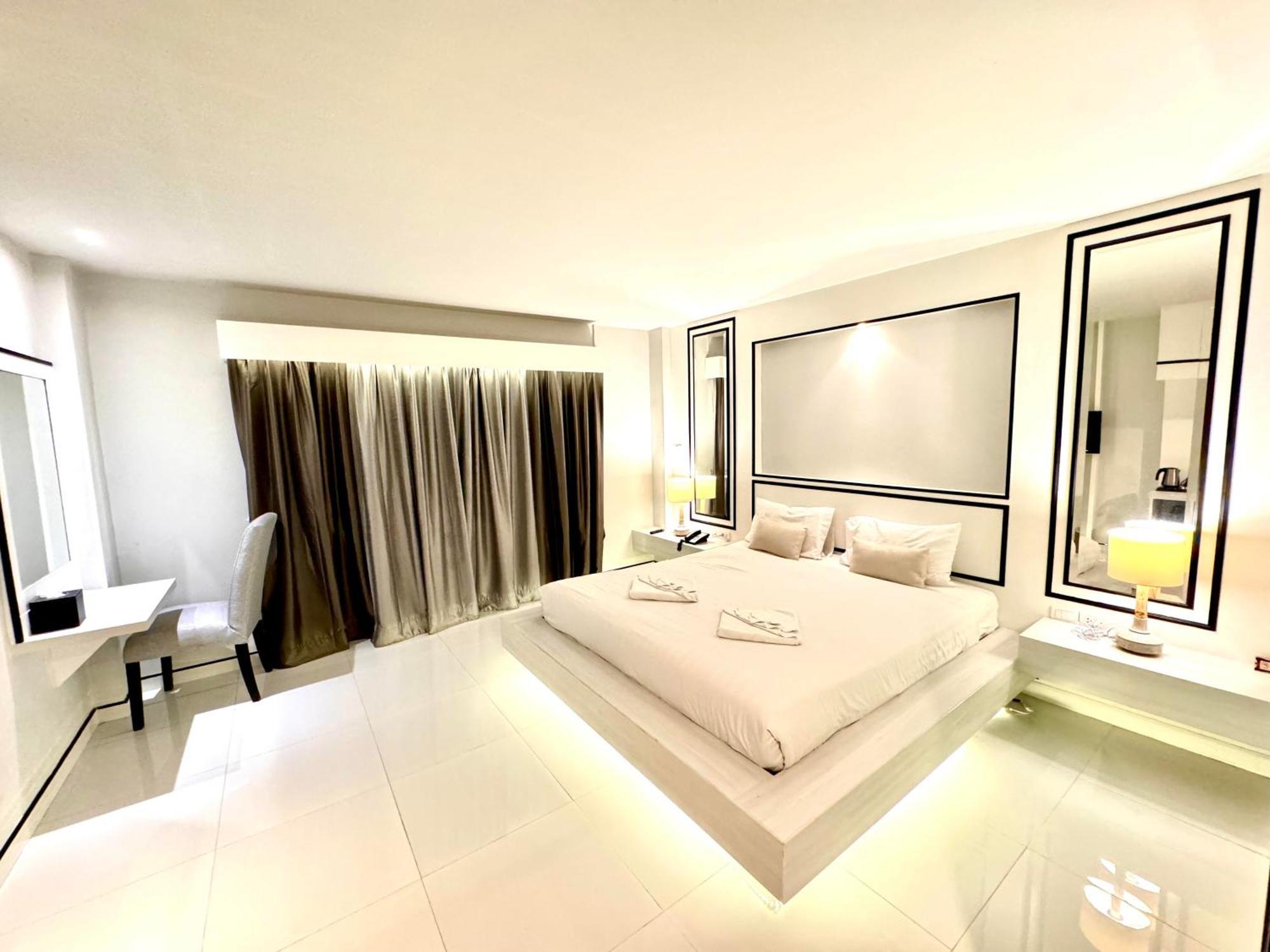 De Coze Hotel Patong Exterior photo