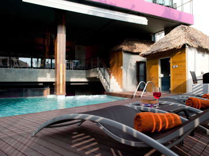 De Coze Hotel Patong Exterior photo
